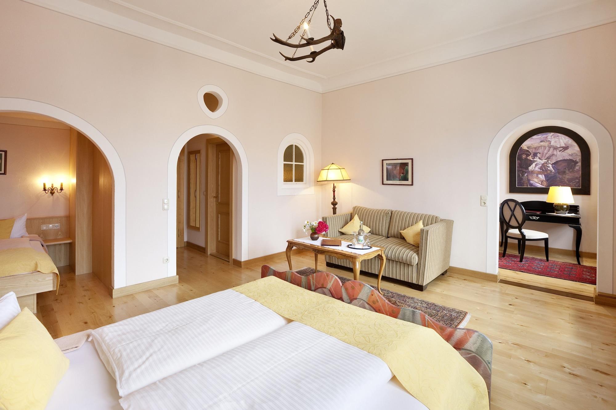 Hirsch Hotel 4*
