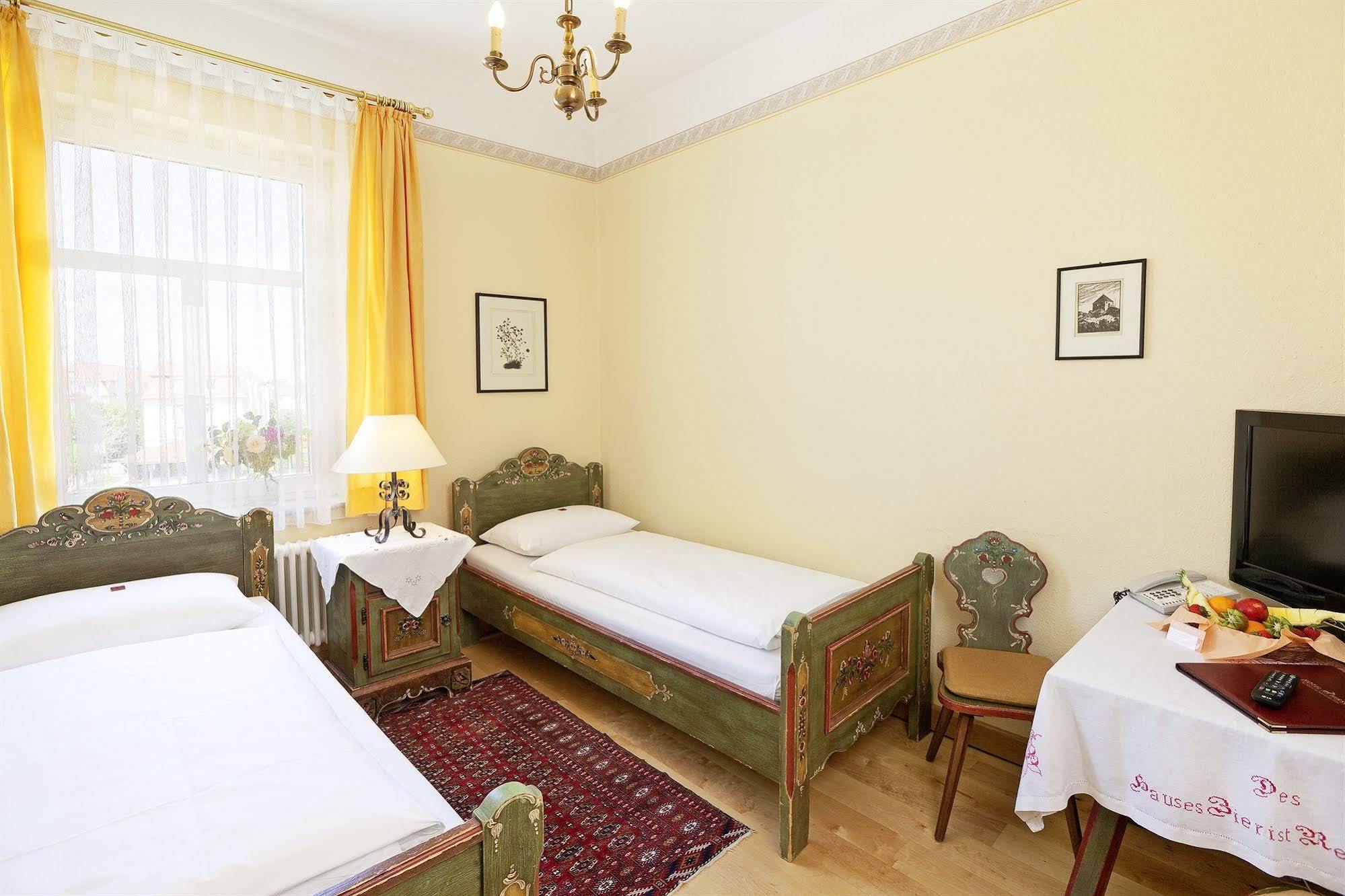 Отель Hirsch 4*